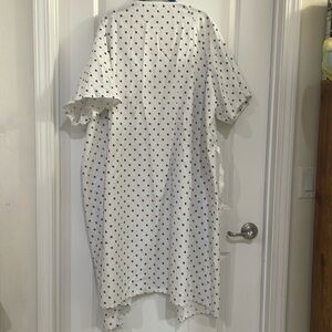 NEW LOT OF 4 Short Sleeve Hospital Gowns white & Blue Back tie Closures‎